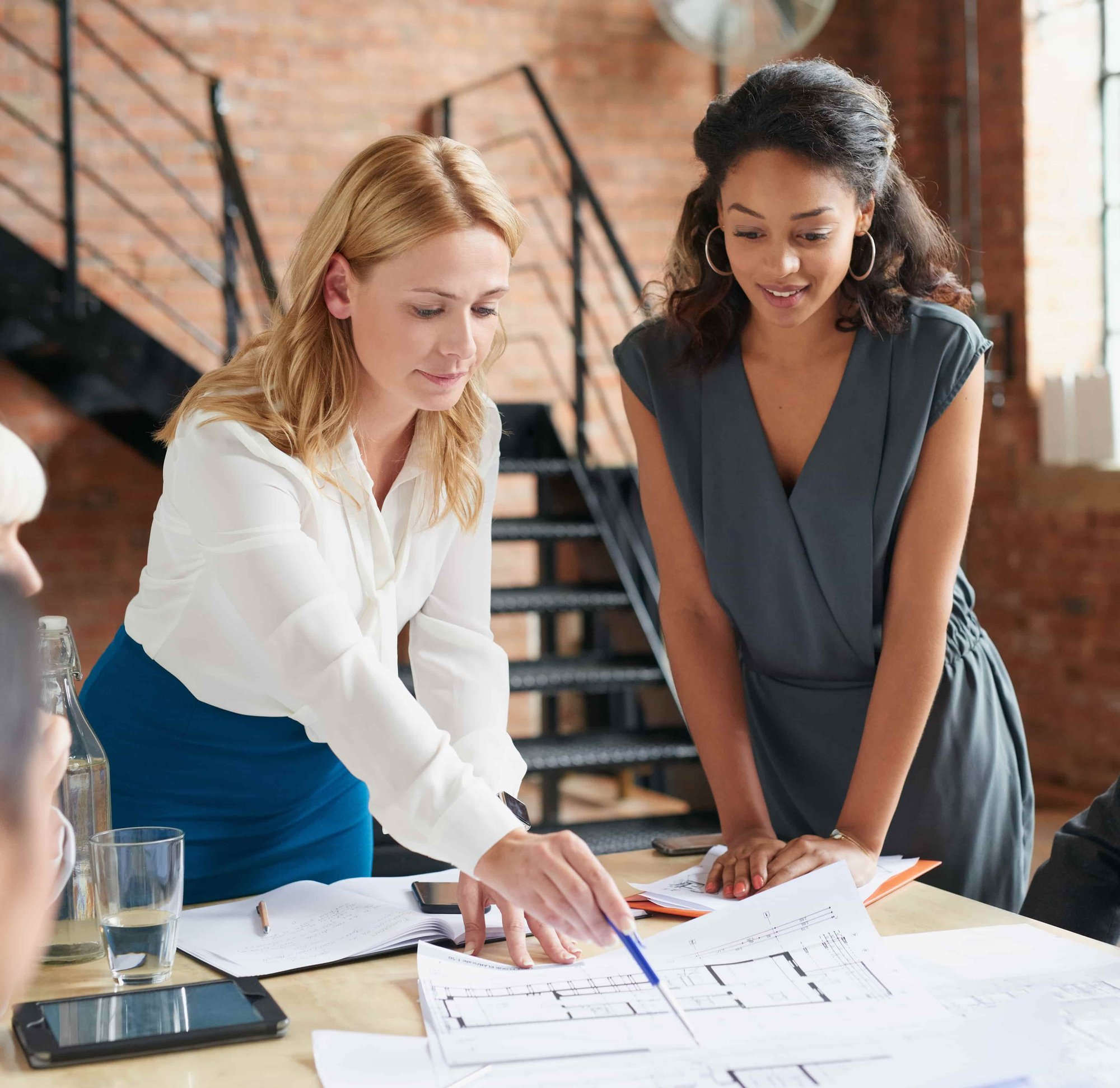 architecture and women in meeting planning an office building_548914282